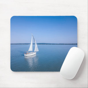 Tapis De Souris Eau   Yacht au lac Balaton en Hongrie