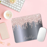 Tapis De Souris Éclats rose verglas argenté<br><div class="desc">Un élégant tapis de souris girly et glam. Un arrière - plan faux argent foncé. Décoré avec des gouttes roses rousses, la peinture goutte à goutte. Un peu de luxe et de bling quotidien. Personnalisez et ajoutez votre nom. Le nom est écrit avec un script de style moderne écrit à...</div>
