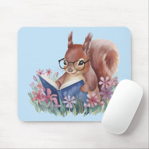 Tapis De Souris Écureuil lisant un livre, niché dans une souris de