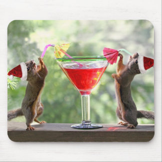 Tapis De Souris Écureuils de Père Noël buvant un cocktail