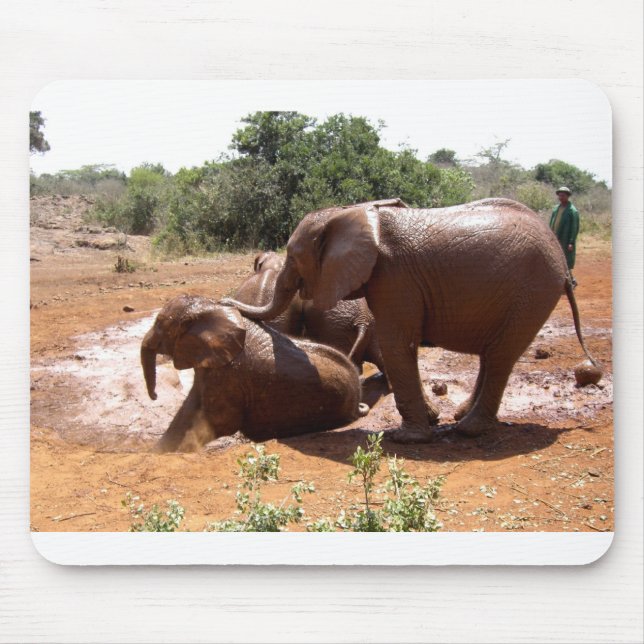 TAPIS DE SOURIS ÉLÉPHANTS DE BÉBÉ LAVANT AU KENYA (Devant)