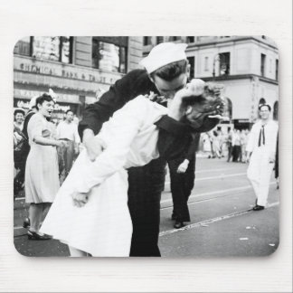 Tapis De Souris Embrassant la guerre au revoir