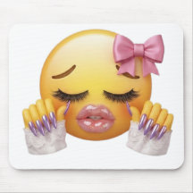 Émoji qui pleure avec un nœud rose et des ongles i