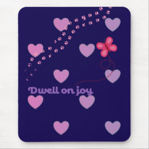 tapis de souris empreintes de patte et coeurs joie