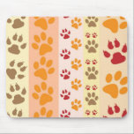 Tapis De Souris Empreintes de pattes Amoureux de les chiens mignon<br><div class="desc">Conception avec un motif mignon d'empreintes de pattes de chien dans les couleurs orange et jaune et chaud. Ce design ressemble à un chien qui a parcouru le produit ! Pour les amoureux de les chiens partout.</div>