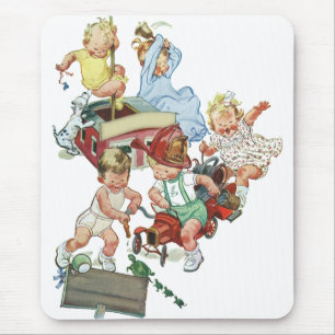 Tapis De Souris Enfants en bas âge jouant avec des camions de pomp