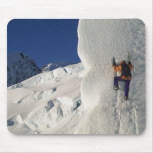 Tapis De Souris Escalade de glace sur le glacier Tasman sous le mo