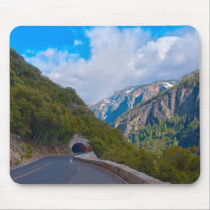 Tapis De Souris États-Unis, Californie. Tunnel sur la route vers Y