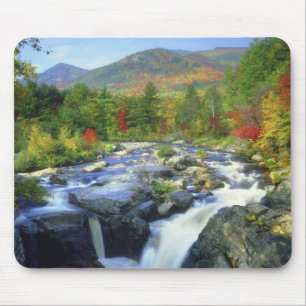 Tapis De Souris États-Unis, New York. Une cascade dans l'Adirondac