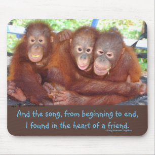 Tapis De Souris Étreinte douce trois d'ami une foule