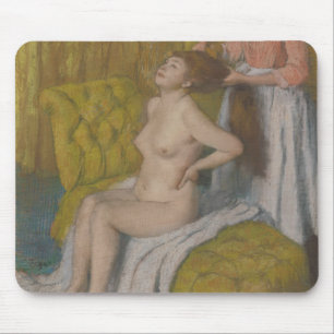 Tapis De Souris Femme d'Edgar Degas   faisant se peigner les