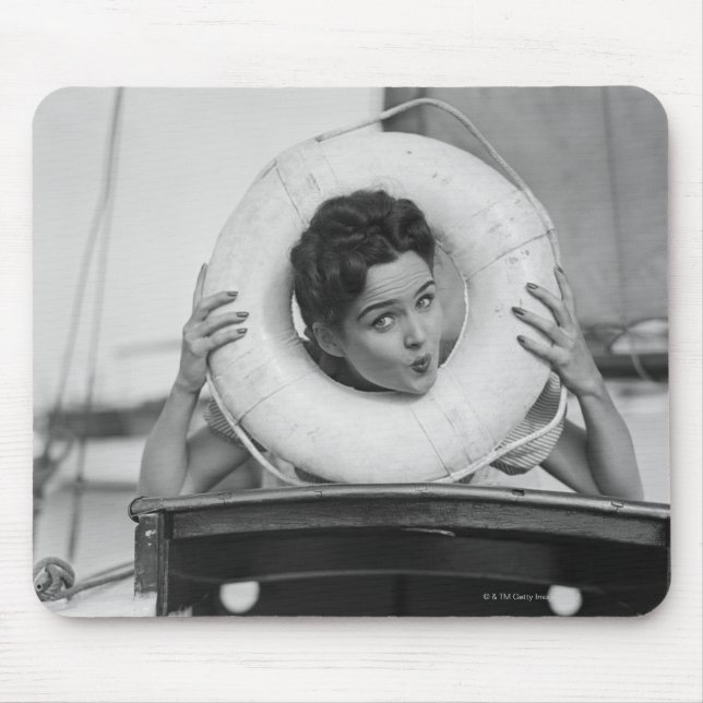 Tapis De Souris Femme posant 3 (Devant)