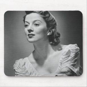 Tapis De Souris Femme posant dans le studio