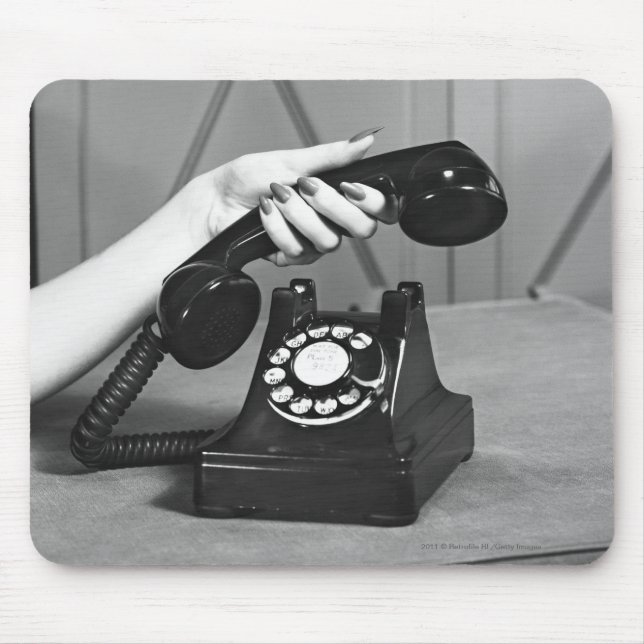 Tapis De Souris Femme prenant le téléphone étroit de la main (Devant)