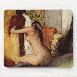 Tapis De Souris Femme Séchant Son Cou