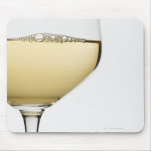 Tapis De Souris Fermer le verre de vin blanc sur blanc