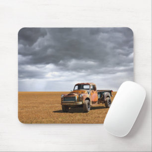 Tapis De Souris Fermes   Vieux camion en campagne