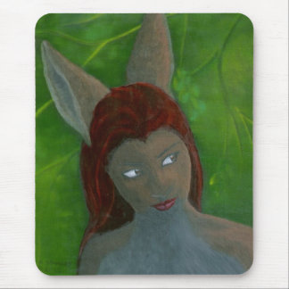 Tapis De Souris fille anthropomorphe velue de lapin de peinture à