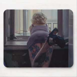 Tapis De Souris Fille dans la fenêtre