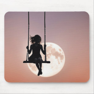 Tapis De Souris Fille sur une balançoire silhouette sur une lune