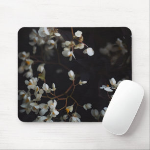 Tapis De Souris Fleurs blanches lunatiques sur fond sombre