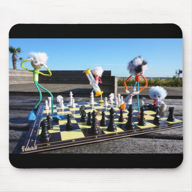 Tapis De Souris Fubby joue à l'échecs. (Devant)
