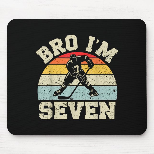 Tapis De Souris Garçon de 7 ans faisant du hockey sur glace pour s (Devant)