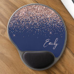Tapis De Souris Gel Blush Rose Rose Gold Parties scintillant Marine No<br><div class="desc">Parties scintillant à étincelles bleu marine et en terre cuite Nom du monogramme et Mousepad initial (Pad souris). Cela rend le cadeau parfait pour 16 ans,  mariage,  douche nuptiale,  anniversaire,  baby shower ou bachelorette pour quelqu'un qui aime le luxe glam et les styles chic.</div>