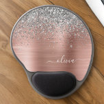 Tapis De Souris Gel Monogramme de Parties scintillant d'argent en méta<br><div class="desc">Or rose - Blush Pink and Silver Faux Foil Metallic Sparkle Parties scintillant brossé Monogramme de métal Nom et Mousepad initial (Pad de souris). Cela rend le cadeau parfait pour 16 ans, mariage, douche nuptiale, anniversaire, baby shower ou bachelorette pour quelqu'un qui aime le luxe glam et les styles chic....</div>