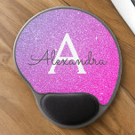 Tapis De Souris Gel Parties scintillant à étincelle rose pourpre Nom d<br><div class="desc">Parties scintillant à étincelles rose et violet Nom du monogramme Monogram Mousepad. Ce Mousepad peut être customisé pour inclure votre prénom. Veuillez contacter le concepteur pour customiser les articles correspondants.</div>