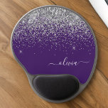 Tapis De Souris Gel Parties scintillant d'argent violet Girl Nom du mo<br><div class="desc">Parties scintillant d'étincelle d'argent et de pourpre Nom du monogramme et Mousepad initial (Pad de souris). Cela rend le cadeau parfait pour 16 ans,  mariage,  douche nuptiale,  anniversaire,  baby shower ou bachelorette pour quelqu'un qui aime le luxe glam et les styles chic.</div>