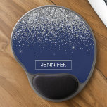 Tapis De Souris Gel Parties scintillant Monogram Navy Blue Silver Glam<br><div class="desc">Parties scintillant d'étincelle bleu Argent et Marine Nom du monogramme et Mousepad initial (Pad souris). Cela rend le cadeau parfait pour 16 ans,  mariage,  douche nuptiale,  anniversaire,  baby shower ou bachelorette pour quelqu'un qui aime le luxe glam et les styles chic.</div>