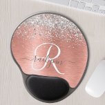 Tapis De Souris Gel Rose Gold brossé Parties scintillant métallique No<br><div class="desc">Personnalisez facilement ce design chic et tendance de tapis de souris avec une jolie parties scintillant brillante en argent sur un arrière - plan métallique brossé en or rose.</div>