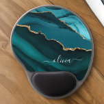 Tapis De Souris Gel Turquoise Aqua Blue Agate Geode Gold Monogramme<br><div class="desc">Turquoise Aqua Blue Green et Gold Foil Agate Géode Monogramme Beau élégant Nom de script Mousepad (pavé de souris). Cela rend le parfait doux 16, 13ème, 15ème, 16ème, 18ème, 21ème, 30ème, 40ème, 50ème, 60ème, 70ème, 80ème, 90ème, 100ème anniversaire, mariage, douche nuptiale, anniversaire, retour à l'école, baby shower, diplôme ou bachorage...</div>
