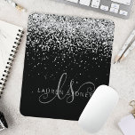 Tapis De Souris Glam Black Silver Parties scintillant Nom du monog<br><div class="desc">Glam Black Silver Parties scintillant Élégant Monogram Pad souris. Personnalisez facilement ce design chic et branché de tapis de souris avec une élégante parties scintillant brillante argentée sur un arrière - plan noir. Le design comprend votre monogramme manuscrit avec de jolis tourbillons et nom.</div>