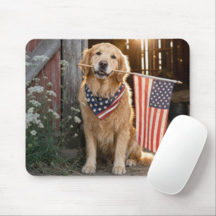 Tapis De Souris Golden Retriever tenant un drapeau américain