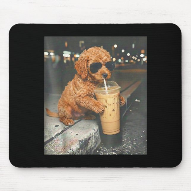 Tapis De Souris Goldendoodle buvant un café glacé mème de chien dr (Devant)