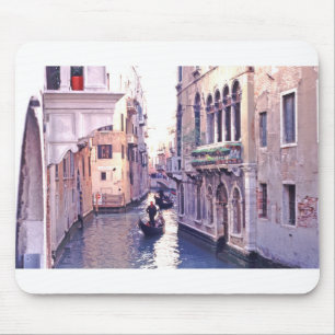 Tapis De Souris Gondolas Naviguant Sur Un Canal Dans Le Quartier D