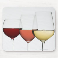 Gros plan de verres de différents vins