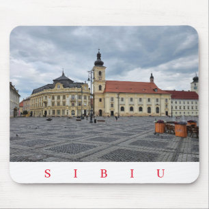 Tapis De Souris Hôtel de ville de Sibiu et vue sur l'église mousep