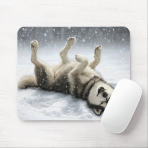Tapis De Souris Husky Sibérien faisant un ange de neige