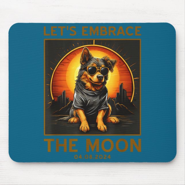 Tapis De Souris Illustration d'un chien embrassant une éclipse sol (Devant)