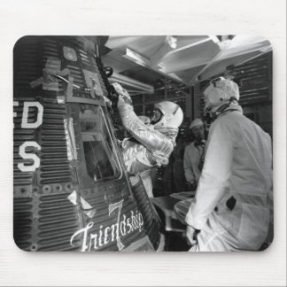 Tapis De Souris John Glenn entrant dans le vaisseau spatial de
