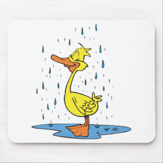 Tapis De Souris joli canard dans une flaque sous la pluie