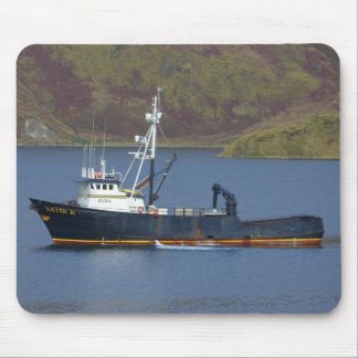 Tapis De Souris Katie K, bateau de crabe dans le port néerlandais,