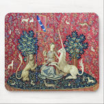Tapis De Souris La Dame et la licorne, Vue<br><div class="desc">La Dame et la licorne, Vue (La Dame a la licorne, La vue) Tapisserie médiévale (vers 1500). Cette tapisserie fait partie d'une série de six. Chaque tapisserie présente une dame médiévale dans différentes poses. Chaque scène représente l'un des cinq sens, ainsi qu'une sixième scène intitulée Mon Seul Desir (mon seul...</div>