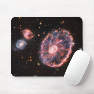 Tapis De Souris La Galaxie Cartwheel Et Ses Galaxies Compagnons.