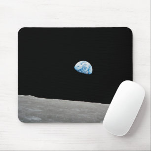 Tapis De Souris La Terre S'Élève Au-Dessus De L'Horizon Lunaire.