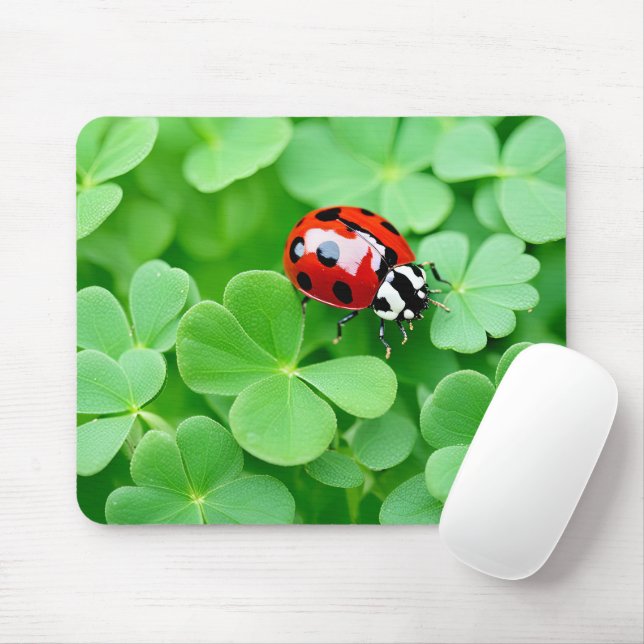 Tapis De Souris Ladybug Sur Les Clovers À Quatre Feuilles (Avec souris)