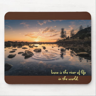 Tapis De Souris L'amour est le fleuve de la vie dans le monde.